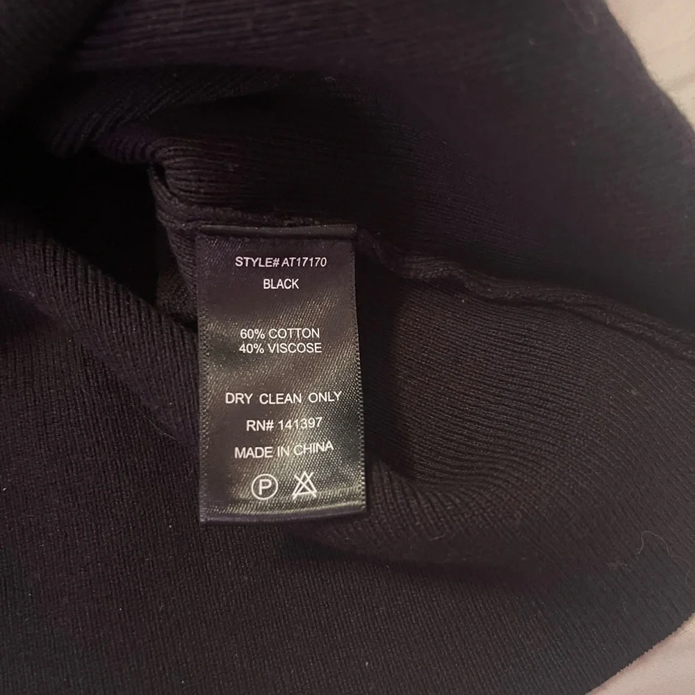 ASTR The Label Black Long Sleeve One Shoulder Ribbed Crop  Top - Picture 5 of 7